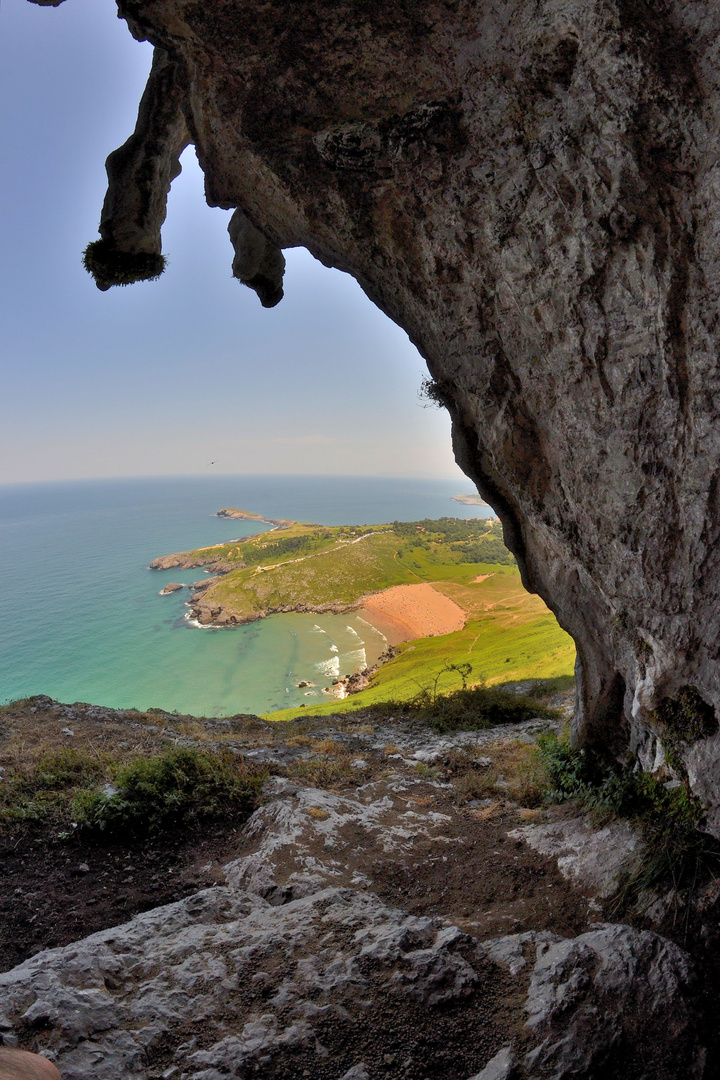 Playa de sonabia desde los acantilados