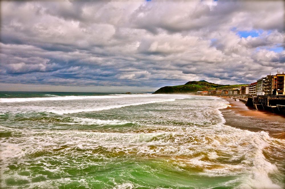 Playa de Zarautz en Otoño de Lorentxo Portularrume Azkue 