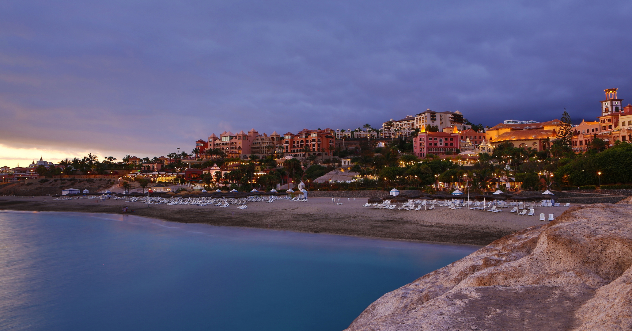 Playa del Duque im Abendlicht