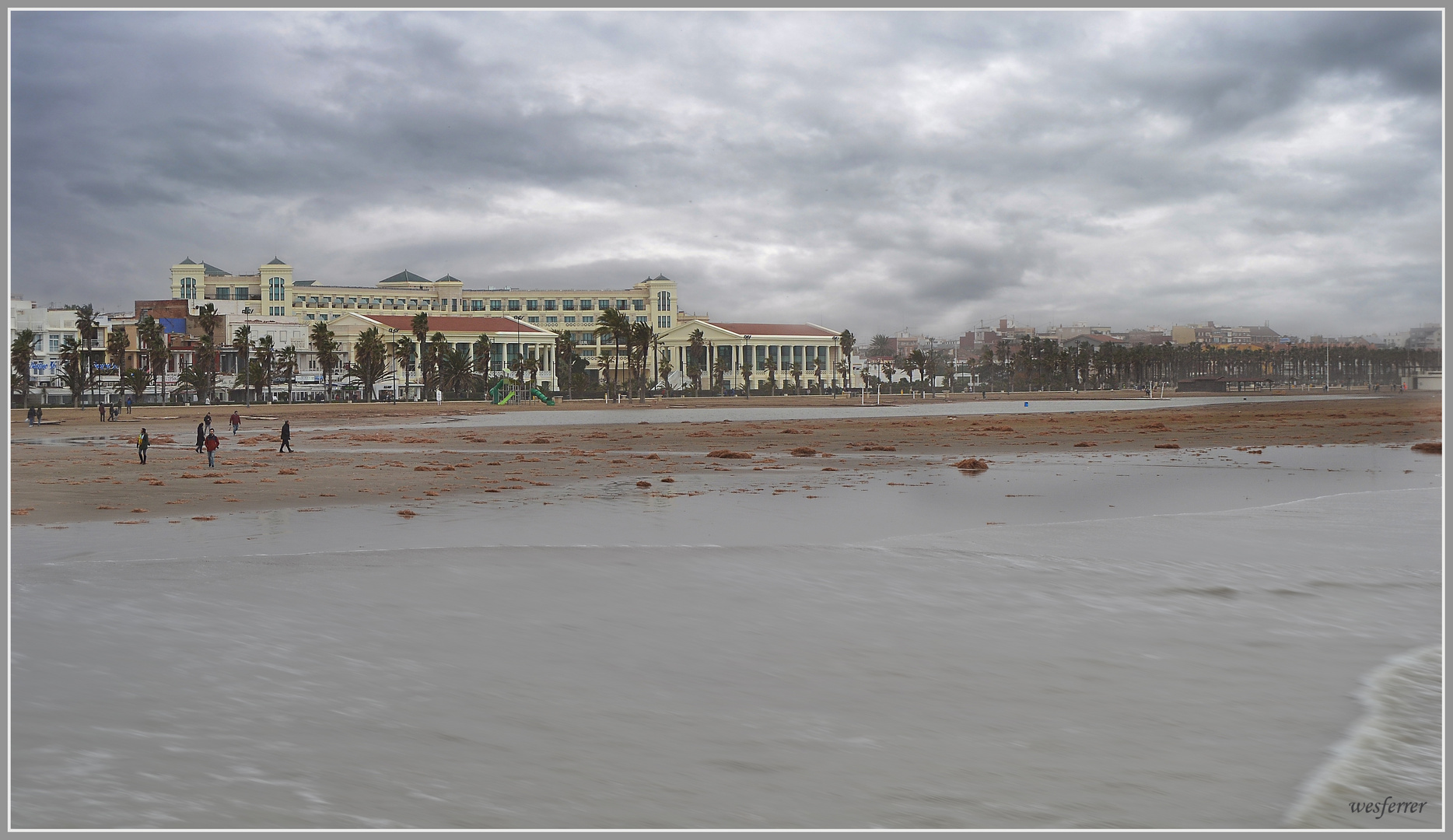 Playa Las Arenas VLC