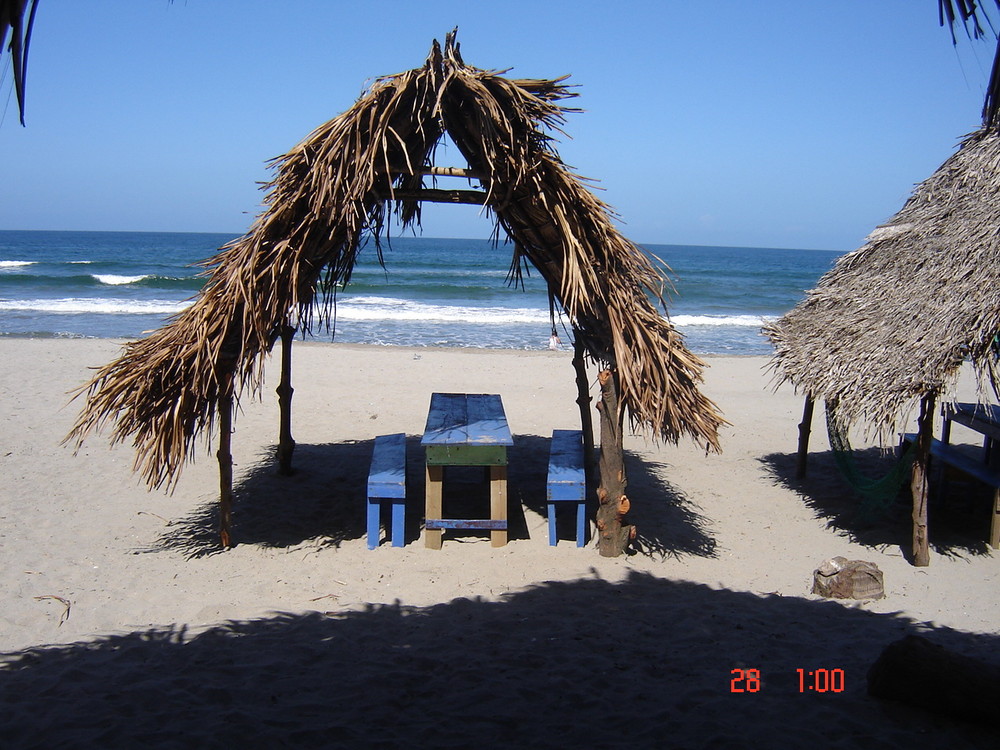 Playa Triunfo de la Cruz, en Tela Honduras