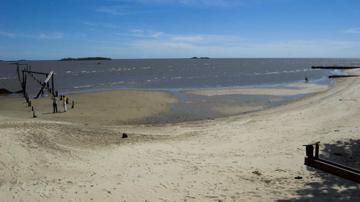 Playas de Colonia de Sacramento en el rio de La Plata