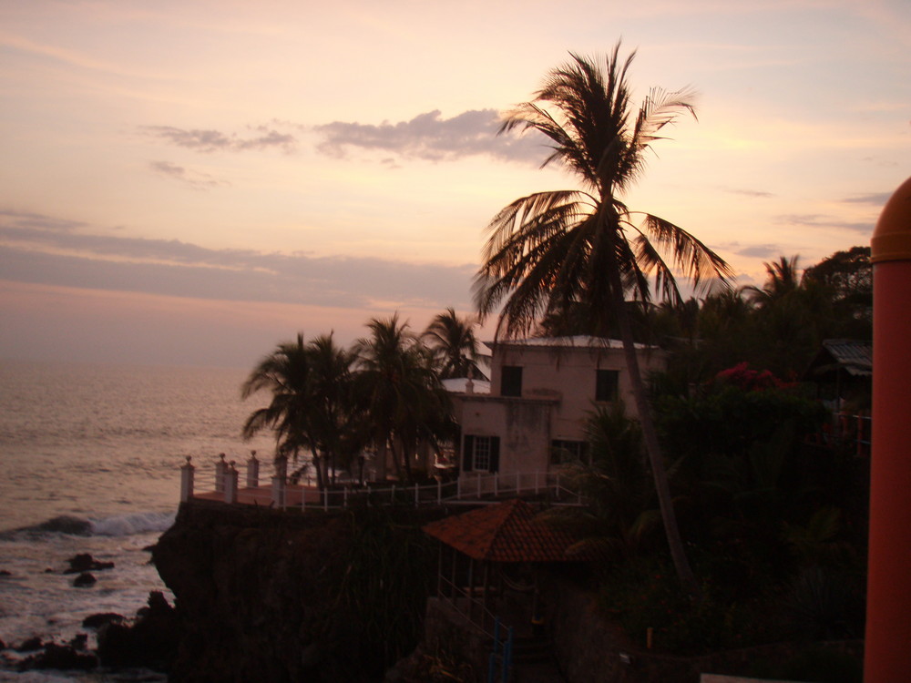 playas en el salvador....