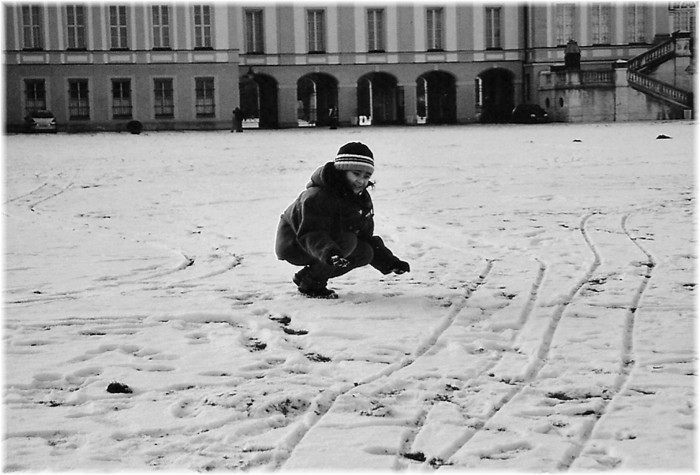 Playing snow, alone...