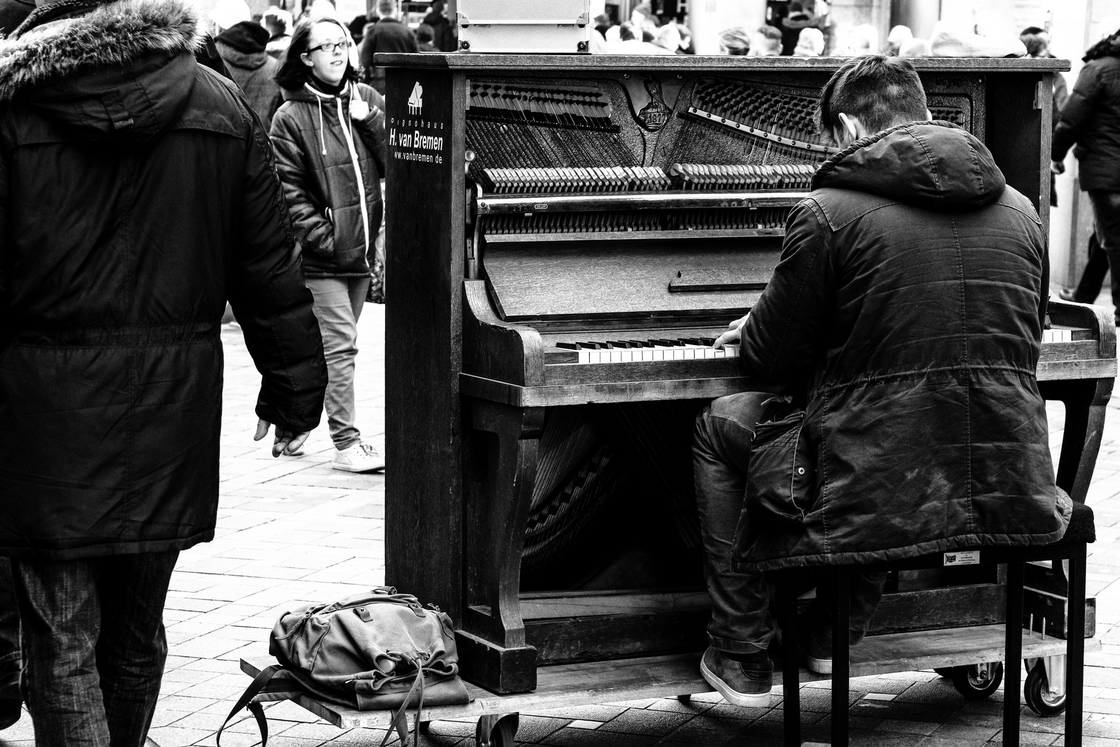 playing the piano in the pedestrian area