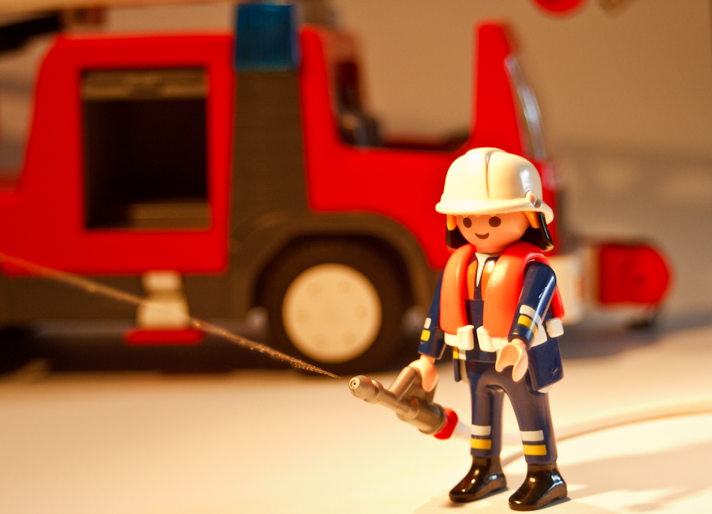 Playmobil löscht Feuer