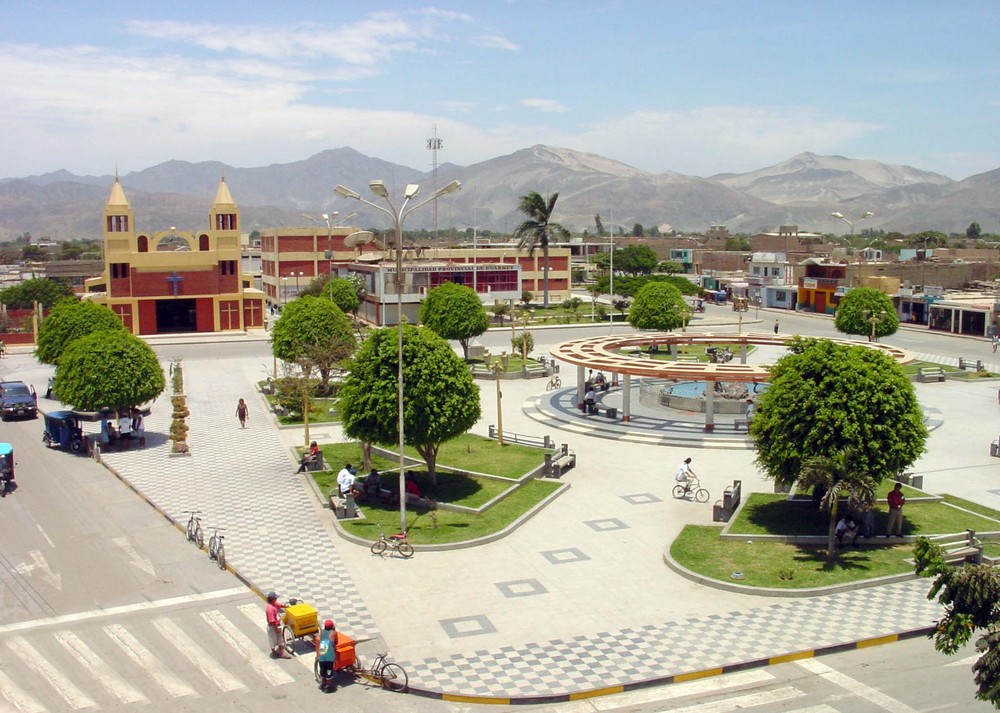 PLAZA DE ARMAS DE HUARMEY