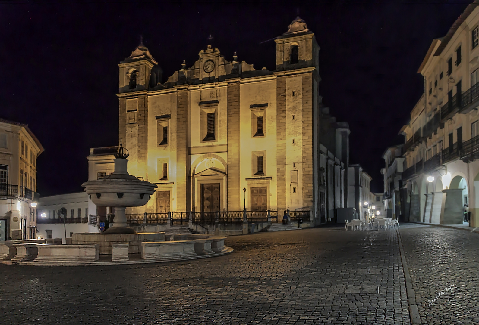 Plaza de Giraldo e Iglesia de Santo Antao, Evora (Portugal)