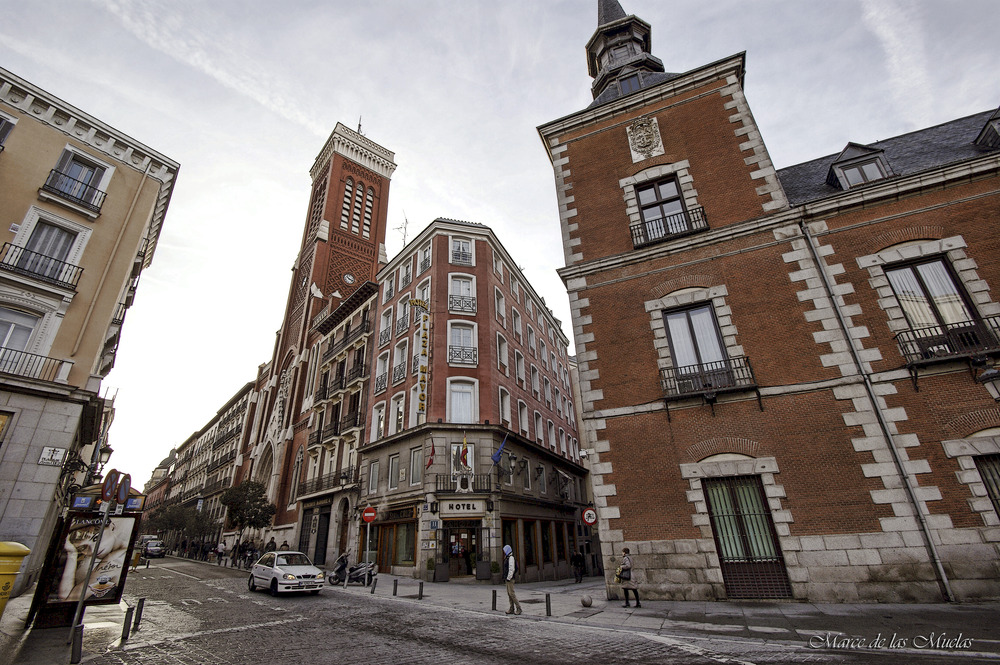 ...Plaza de Santa Cruz...