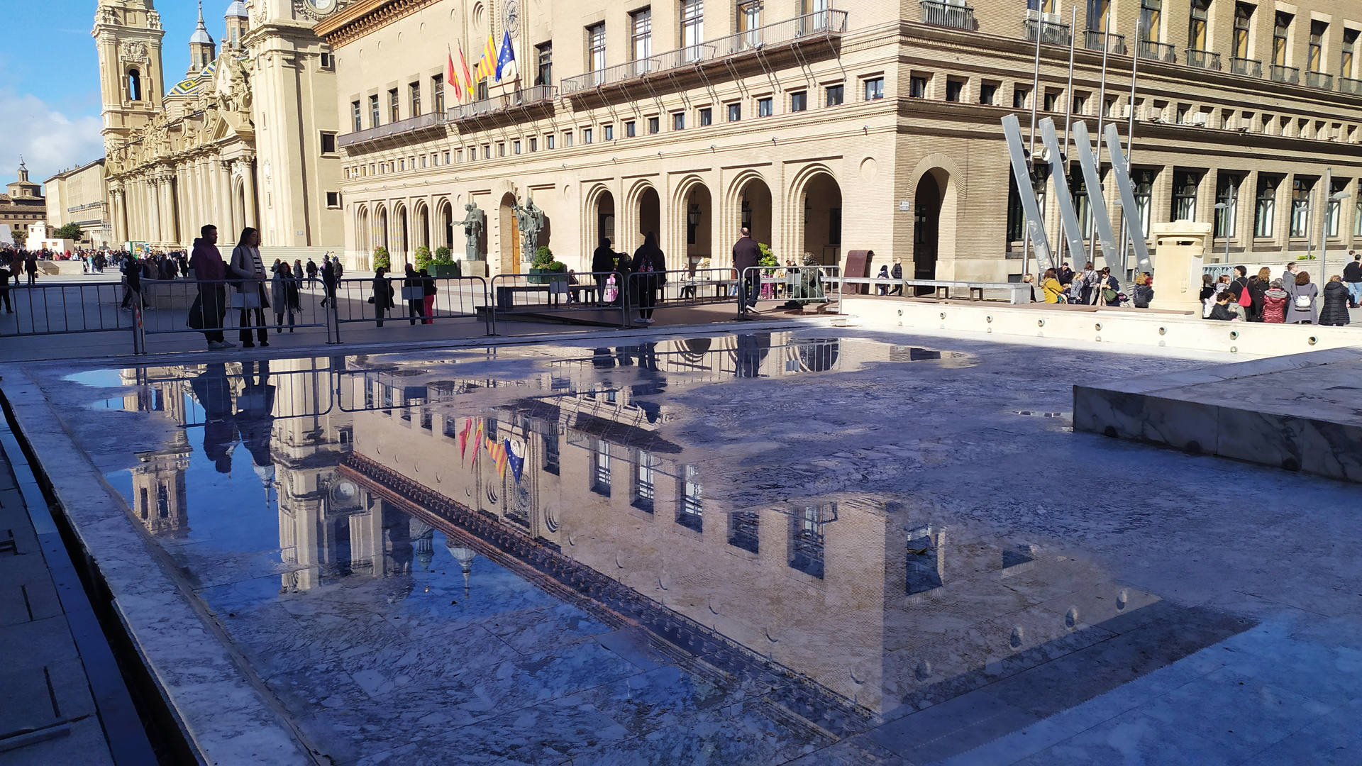 plaza del Pilar  (   Ayuntamiento y Basilica  )