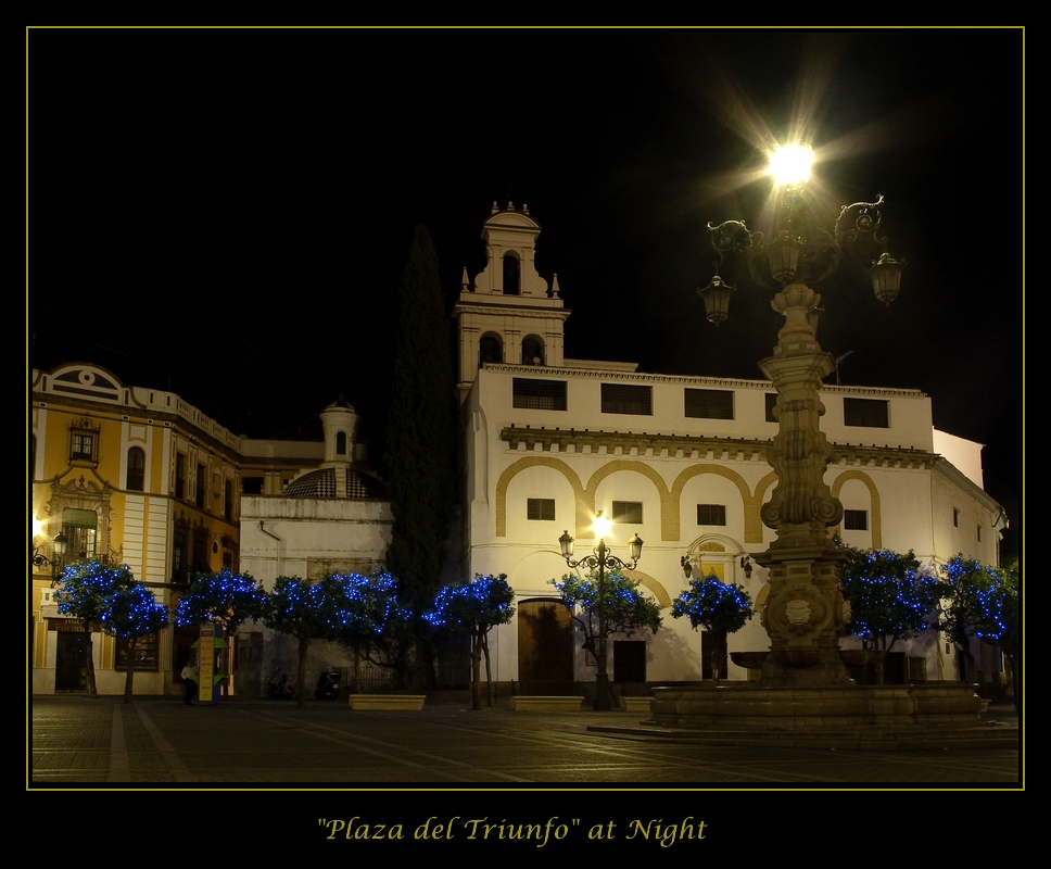 "Plaza del Triunfo" bei Nacht