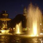 Plaza, fuente y catedral