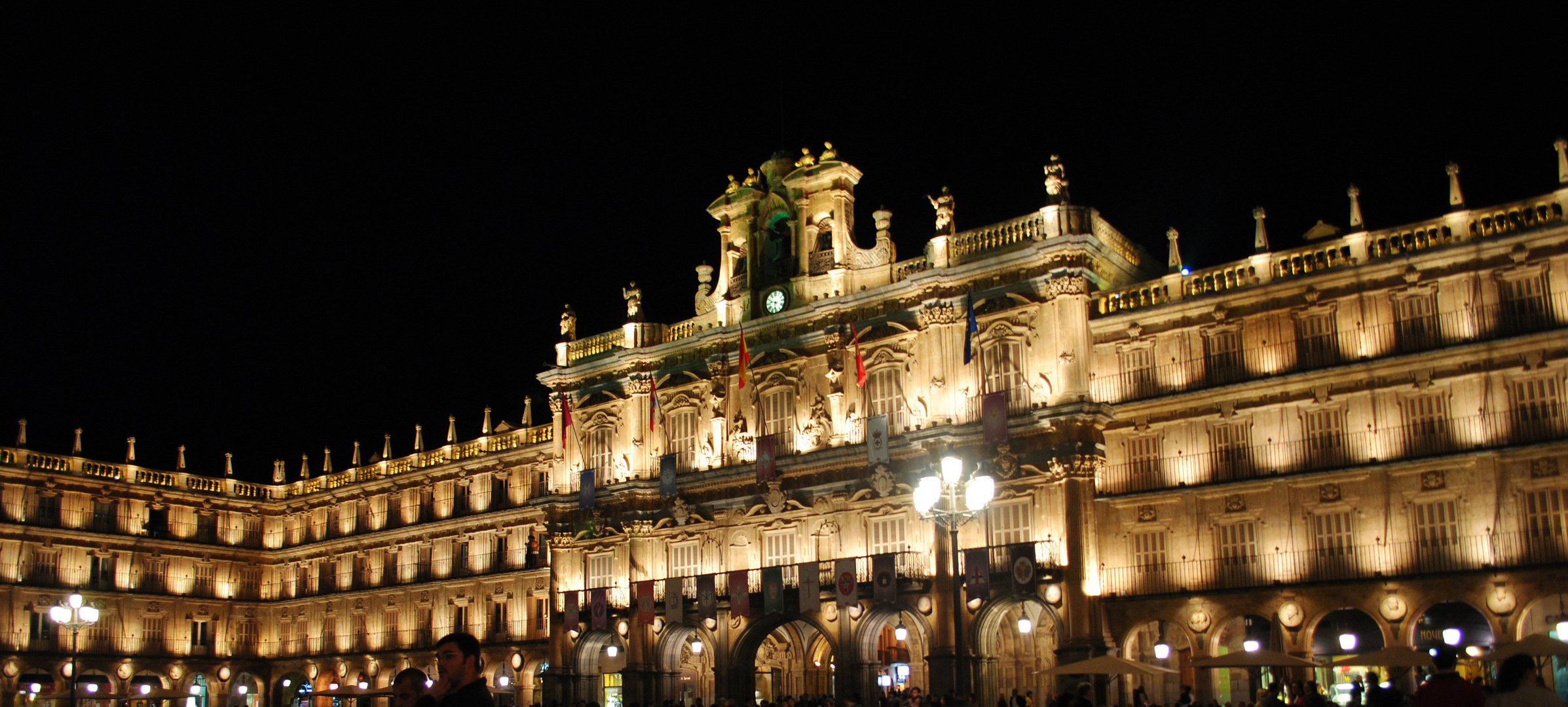 Plaza iluminada