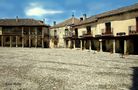 PLAZA MAYOR DE PEDRAZA von ARTURO MEDINA 