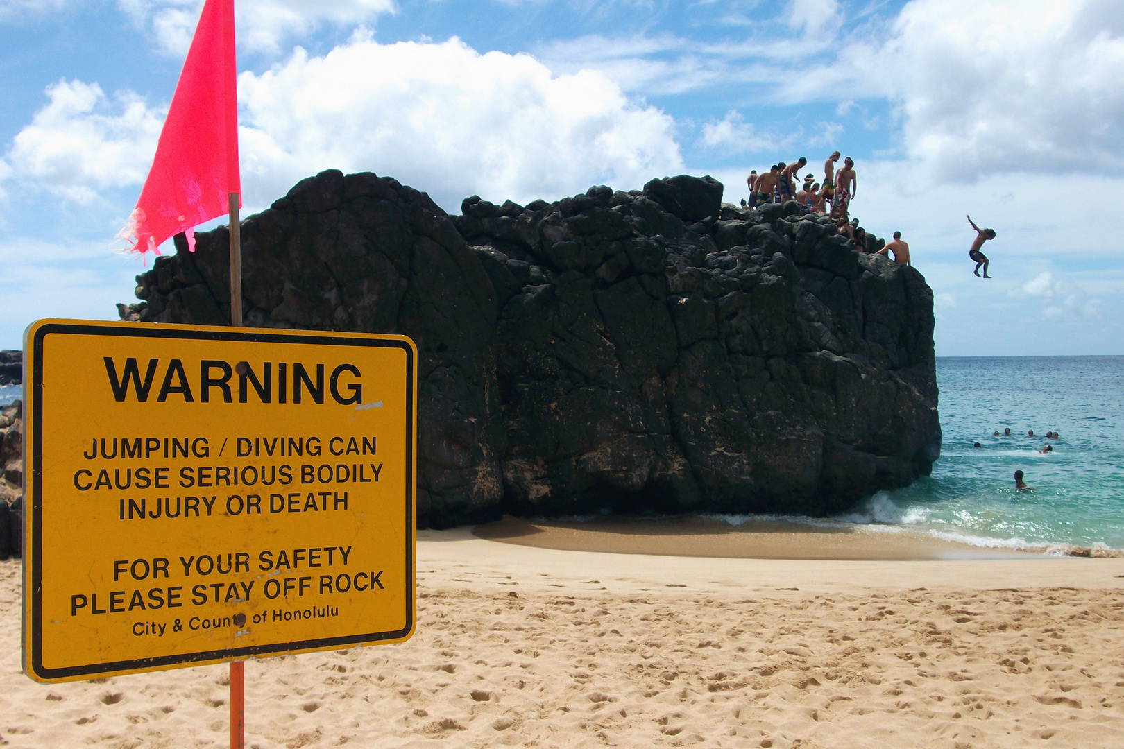 Please-Stay-Off-Rock_Hawaii_Ohau