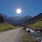 Plein soleil sur le cirque de Gavarnie (inscrit au Patrimoine mondial de l’Unesco) et son gave