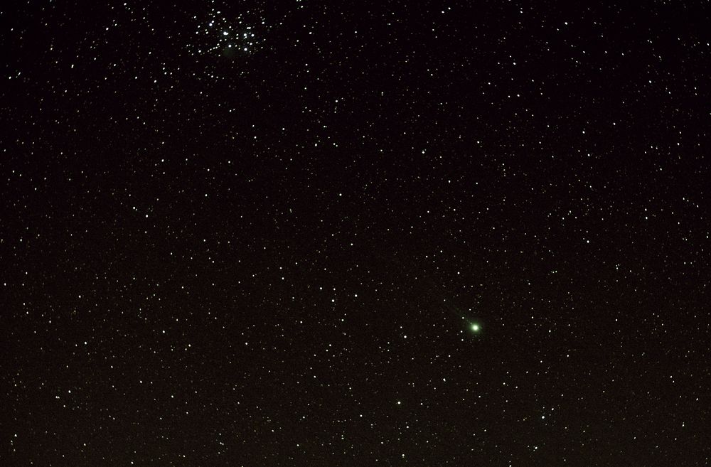 Plejaden (Siebengestirn) und Komet Lovejoy
