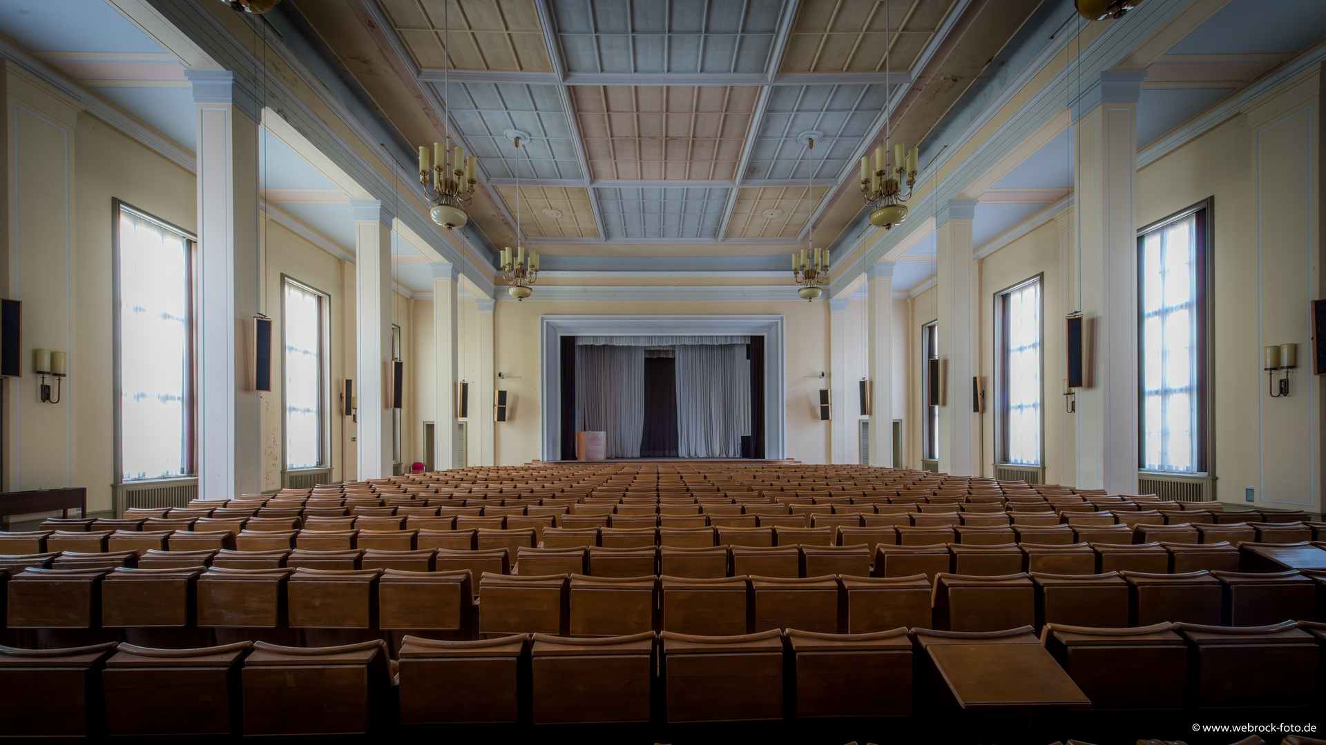 Plenarsaal FDJ-Hochschule