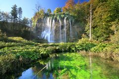 Plitvicer Seen - Eins der 90 Wasserfällen im Weltkulturerbe