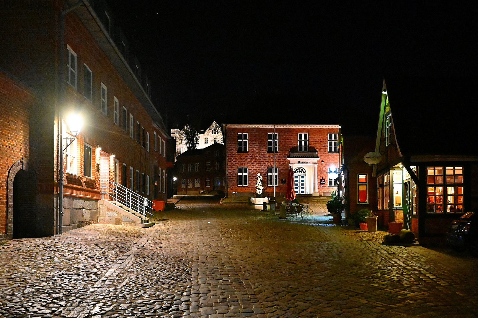  Plön am Abend mit seinen Twieten und Gassen