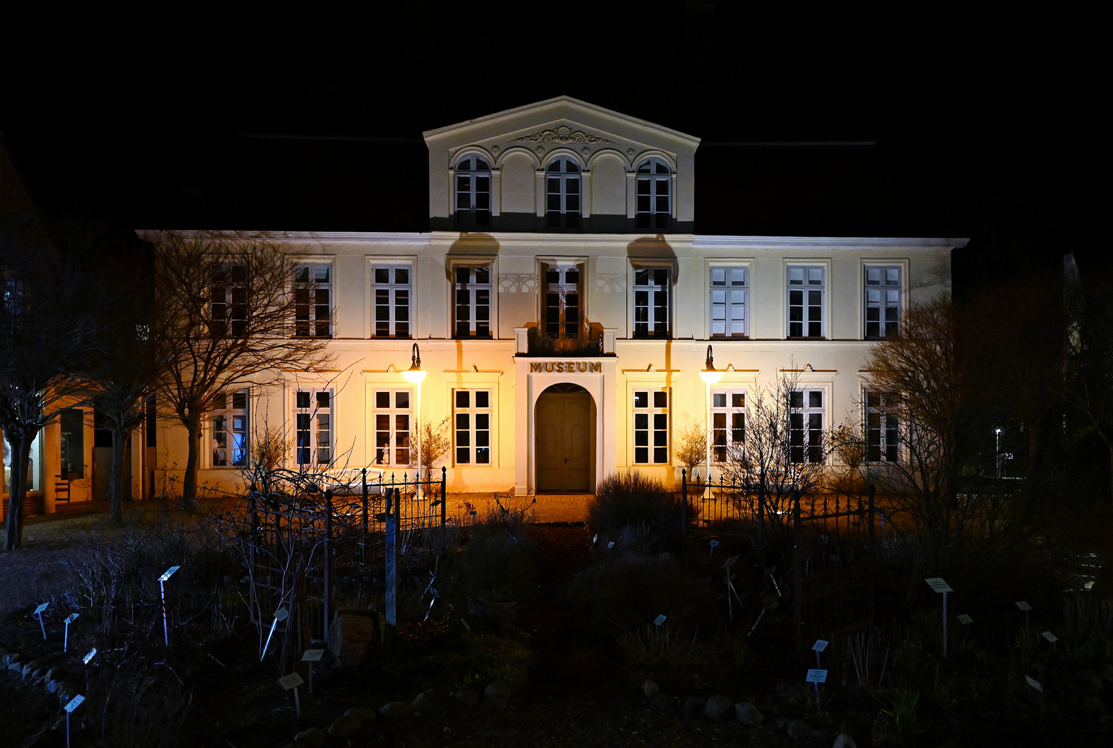  Plön am Abend mit seinen Twieten und Gassen