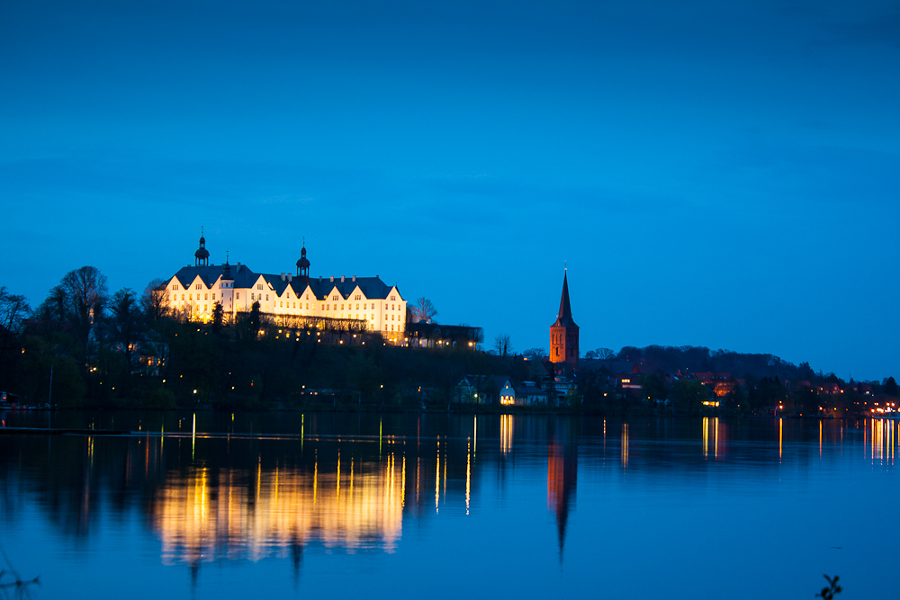 Plöner Skyline bei Nacht