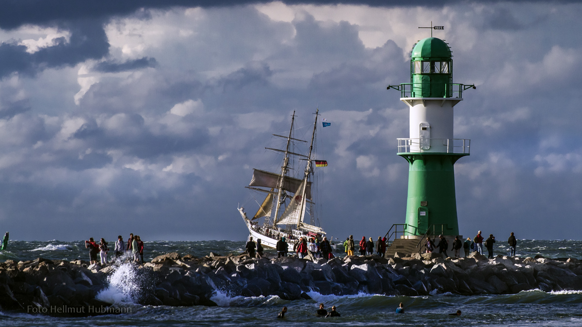 PLÖTZLICH WIND UND WELLEN