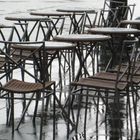 pluie sur les trottoirs de Paris