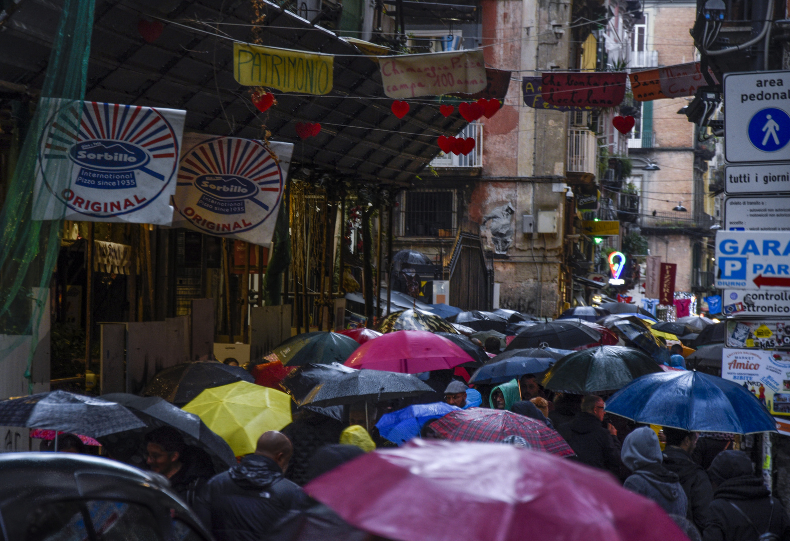 PLUJA A NAPOLS