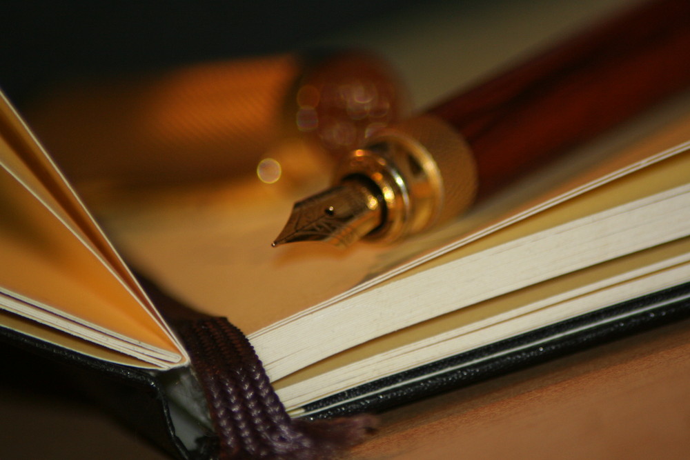 pluma y cuaderno