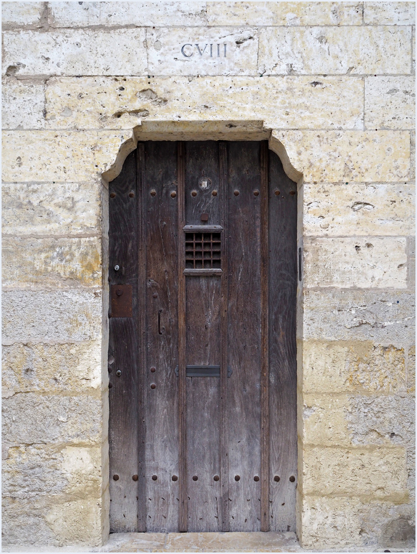 Plus porte de prison que d’église… !