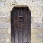 Plus porte de prison que d’église… !