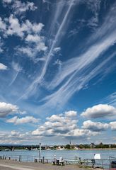 _PMZ1597-20190813-Mainz-Dienstag_Rheinufer+Rhein+Kastel+Federwolken_1800px