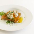 Pochiertes Ei auf Lachs 