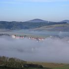 Point-Alpha-Stadt Geisa im Nebel