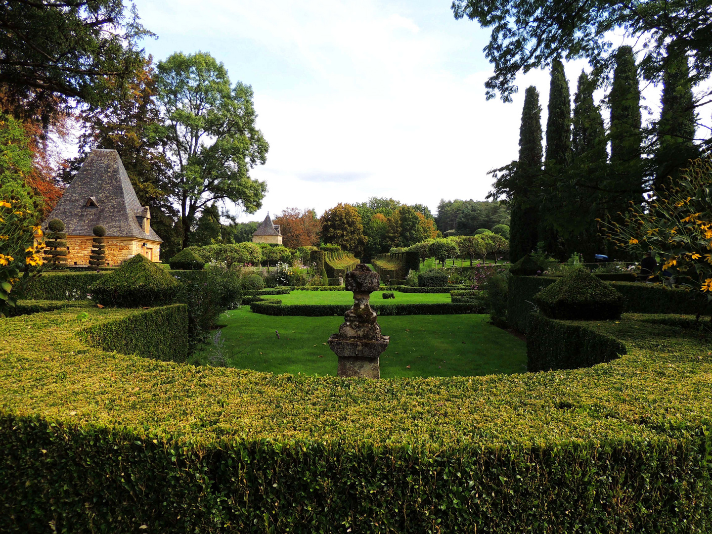 Point de vue sur les buis aux jardins d'Eyrignac 