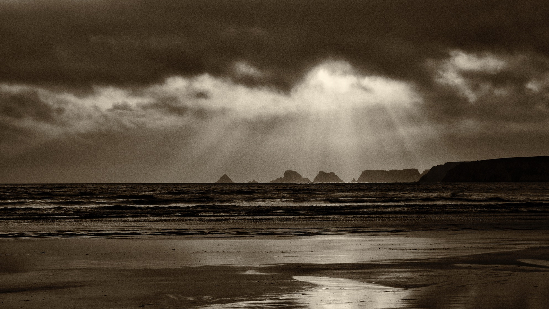 Pointe de Penhir at sunset (Camaret, Bretagne, France)