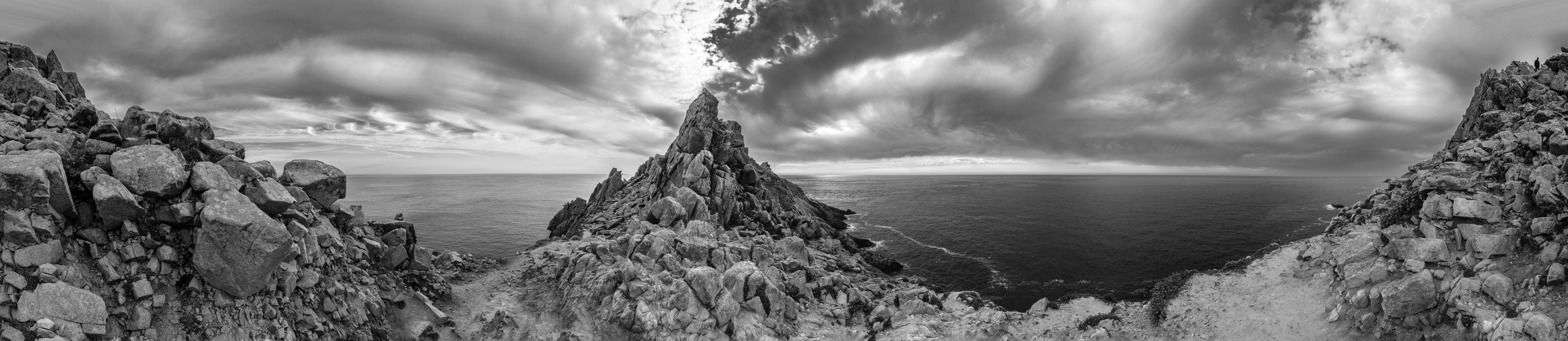 Pointe du Raz - Brittany at the Edge