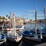 Pointus et voiles latines  à Sanary  