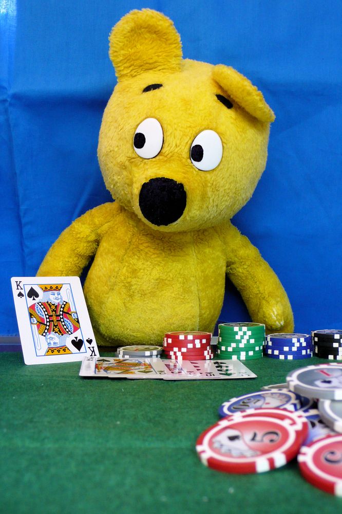 Pokerrunde mit dem gelben Bär