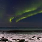 Polarlicht am Strand von Uttaklaiv auf den Lofoten