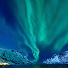 Polarlicht, Flammenmeer über dem Ersfjord mit Venus und Jupiter, Tromsö März 2012