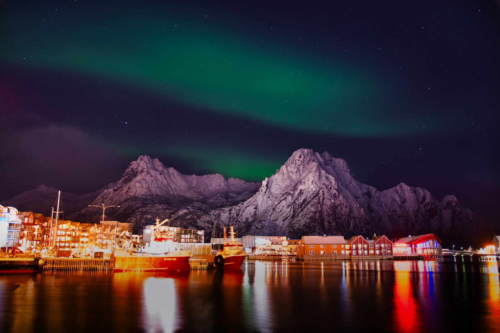 Polarlicht im Hafen von Svolvær