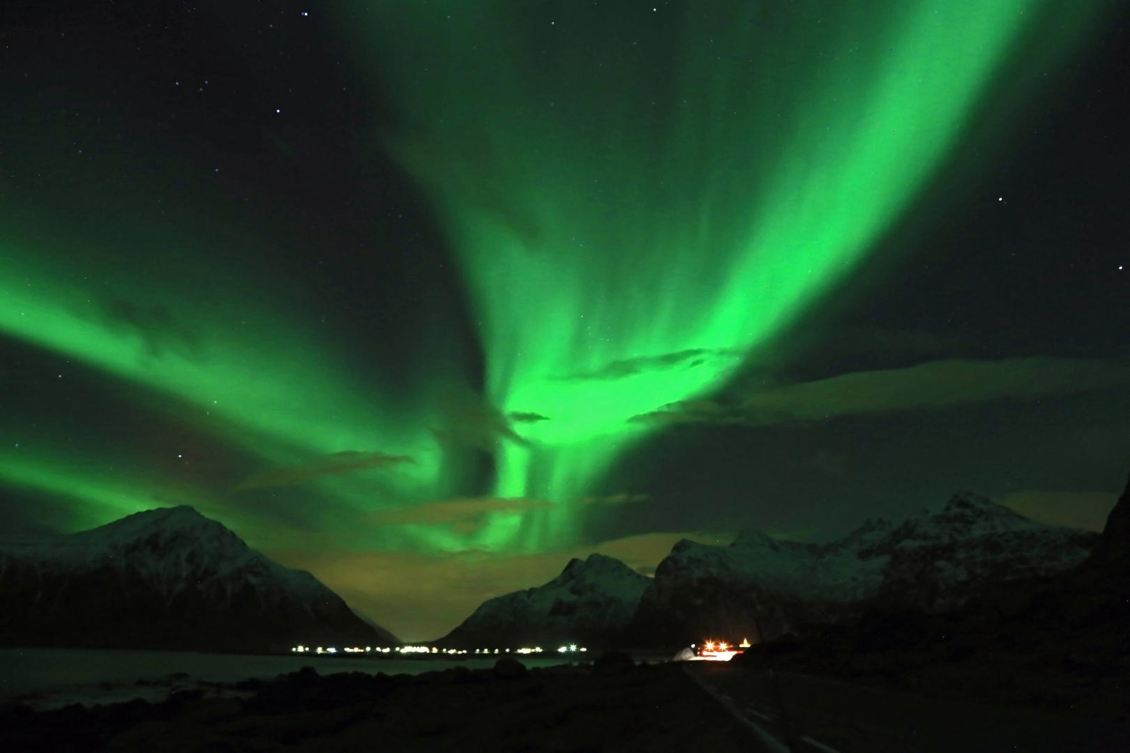 Polarlicht über der E10 Richtung Flakstad