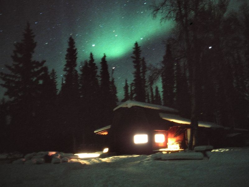 Polarlicht über Husky-Kennel