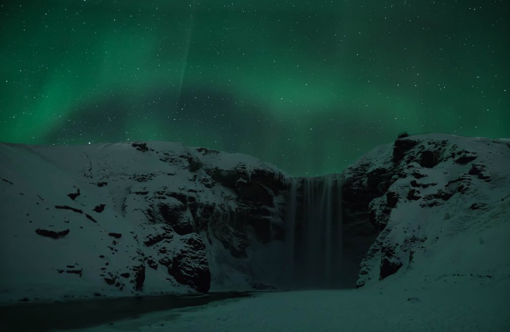 Polarlicht über Skogafoss