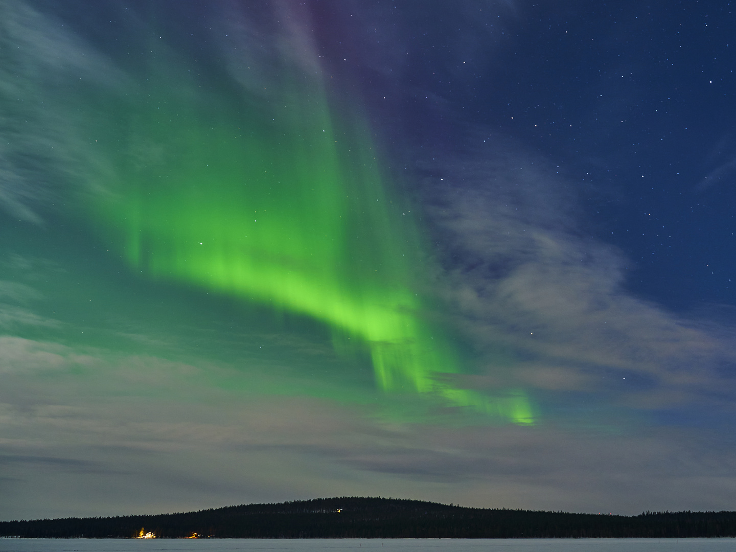 Polarlichter mit Wolken 