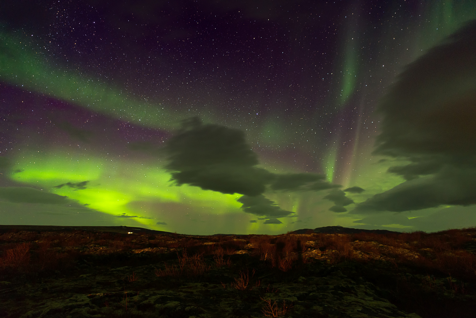 Polarlichter über Hraunfossar 