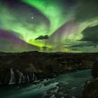 Polarlichter über Hraunfossar