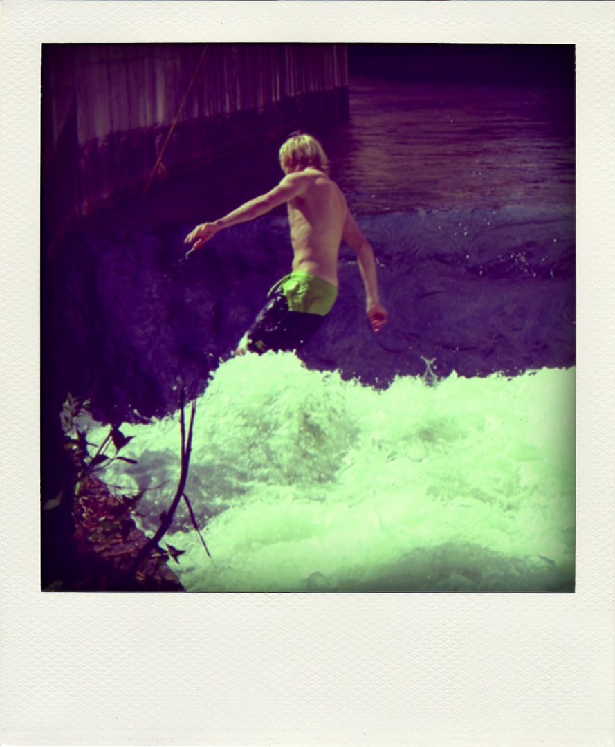 Polaroid_Surfer im Stadtbach